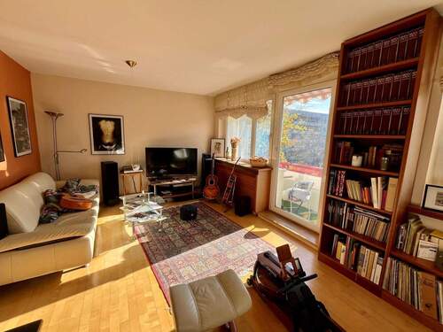 Wohnbereich mit Zugang zum Südbalkon - 3 Zimmer Etagenwohnung in Erfurt