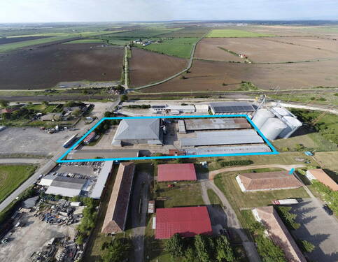 Bild 1 - Gewerbegrundstück mit drei Produktionshallen und überdachtem Lagerplatz in RumänienArad