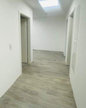 Flur - Etagenwohnung mit 131,70 m&sup2; in Brandenburg an der Havel zur Miete