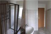 Bad mit Dusche - 2 Zimmer Etagenwohnung in Chemnitz
