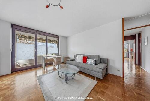 Wohnzimmer - 3 Zimmer Etagenwohnung zum Kaufen in Karlsruhe