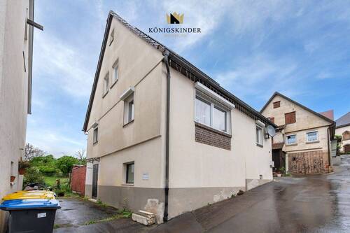 Aussen - 4 Zimmer Einfamilienhaus in Weinstadt
