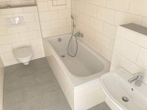 Wohnbeispiel - Badezimmer - 2 Zimmer Etagenwohnung in Bitterfeld-Wolfen