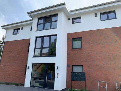 Hausansicht - Etagenwohnung mit 93,00 m&sup2; in Stelle zur Miete