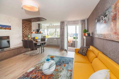 Wohnzimmer - Komplett möblierte 1,5 Zimmer in Toplage Nähe Nordklinikum!