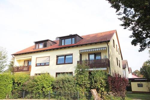 Kleines Mehrfamilienhaus - 4 Zimmer Etagenwohnung zum Kaufen in Neumarkt in der Oberpfalz / Holzheim