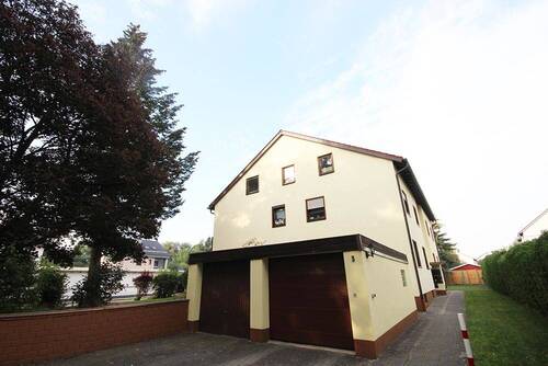 Richtung Hauseingang - Etagenwohnung mit 96,00 m² in Neumarkt in der Oberpfalz / Holzheim zum Kaufen
