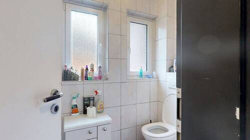 Gäste-WC Erdgeschoss Rechts - 