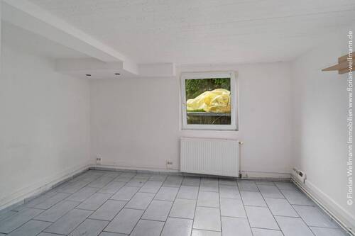 Wohnbereich Souterrain Links - 