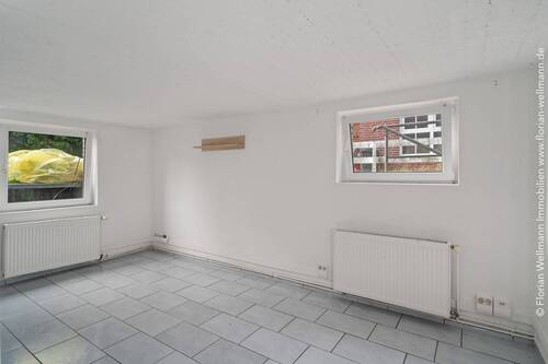 Wohnbereich Souterrain Links - 