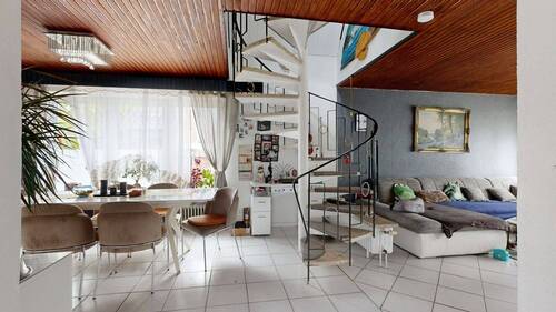 Treppe ins Obergeschoss - 