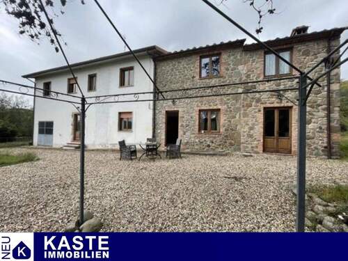 Titel - 2 separate Landhaus-Villen mit Wasserlauf 