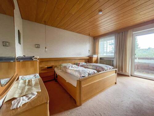 Zimmer 2 OG mit Balkon.jpg - 