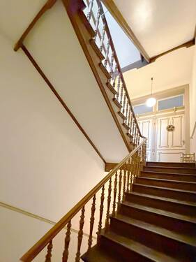 Treppenhaus - 3 Zimmer Etagenwohnung zur Miete in Kassel