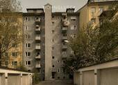Rückansicht Gebäude - 4 Zimmer Etagenwohnung in München