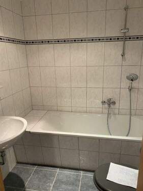 Bad mit Wanne - 