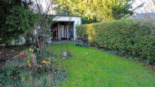 Garten und Garagenrückseite - 