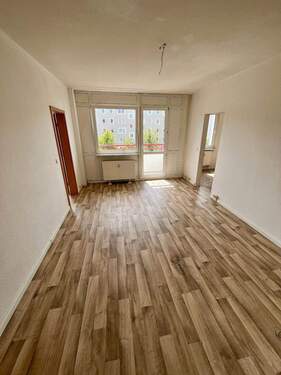 Wohnzimmer - 4 Zimmer Etagenwohnung in Schwerin