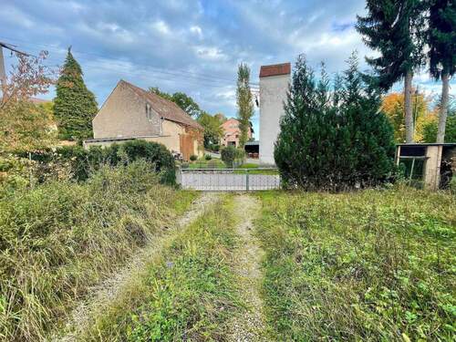 Zufahrt von der Straße aus - 