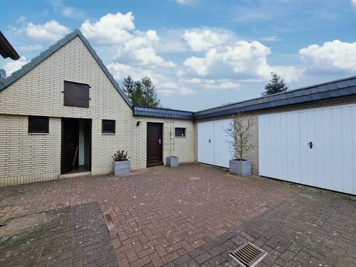 Hinterhof - 4 Zimmer Doppelhaushälfte in Wasbek
