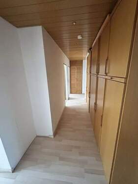 Flur inkl. Einbauschrank - Etagenwohnung mit 96,00 m&sup2; in Herrenberg zum Kaufen