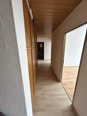 Flur inkl. Einbauschrank - 