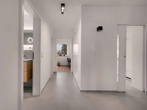 Flur mit Blick Kinderzimmer - 