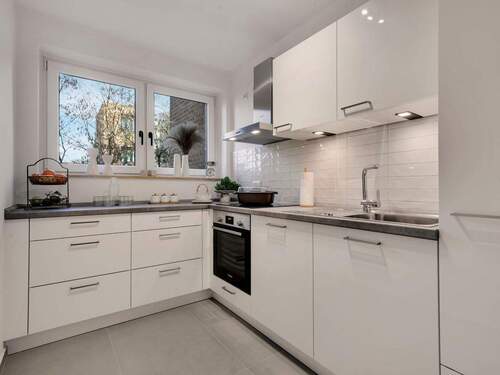 Küche - Wunderschöne renovierte 3-Zimmer-Wohnung mit Loggia, Aufzug und Stellplatz in Hannover