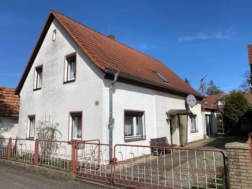 Titelbild - Geräumiges Wohnhaus mit separaten Garten