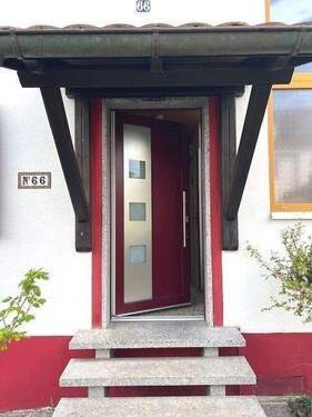 Hauseingangstüre - Reihenendhaus mit 126,10 m² in Zirndorf zum Kaufen