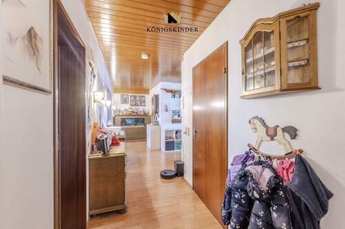 Flur - Etagenwohnung mit 94,00 m&sup2; in Korntal-Münchingen zum Kaufen