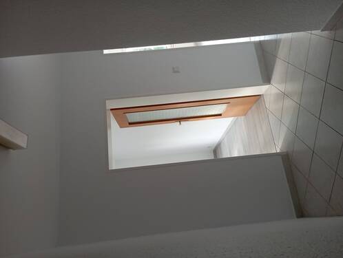 Burgwedeler Str. 42 Eingang Foto 4.jpg - Etagenwohnung mit 85,00 m&sup2; in Hannover zur Miete