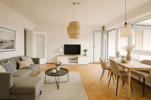 Bild 1 - Schöne 3 Zimmerwohnung in Germering, 2 Balkone,Tiefgarage und Keller