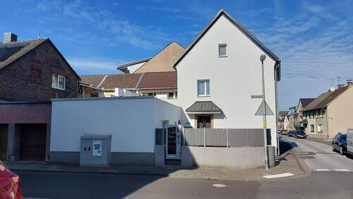 Bild 1 - Modernisiertes Zweifamilienhaus
