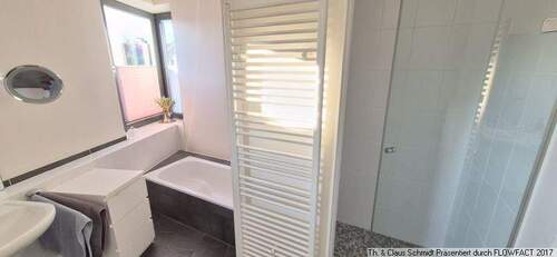 Modernes Badezimmer - 