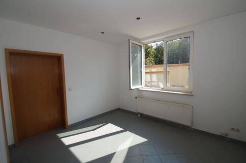 Raum 1 - 2-Zimmer-Büroeinheit im Hochparterre mit Dusche in Leipzig-Schönefeld!