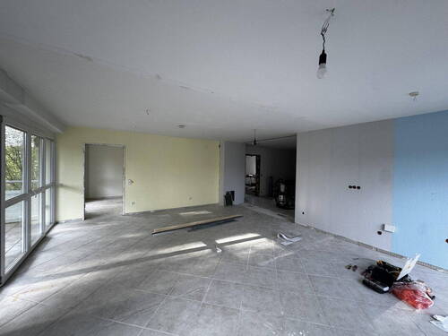 Wohn-Essbereich (Küche rechts) - 5 Zimmer Etagenwohnung zur Miete in Bruchköbel