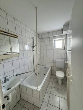 Tageslichtbad mit Wanne - Etagenwohnung mit 40,50 m² in Reichenbach an der Fils zur Miete