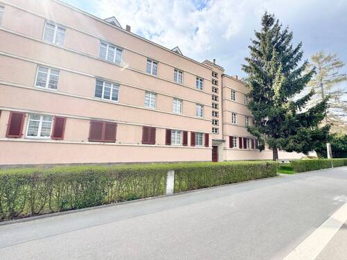 Hauseingangsbereich - Etagenwohnung mit 76,90 m² in Dresden zum Kaufen