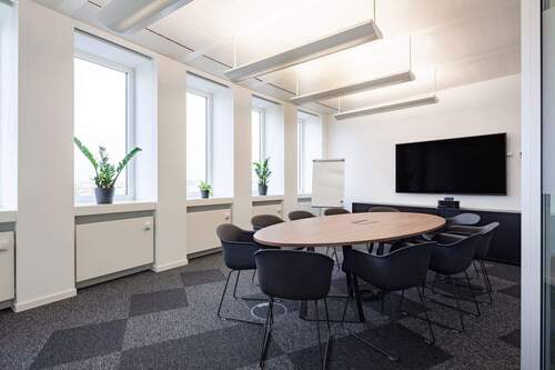 Meetingraum - Rivvers Offenbach - Flexible Arbeitsplätze und Büros mit Skylineview - All-in-Miete