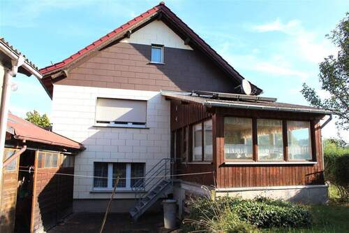 Rückseite mit Wintergarten - Frohburg- Elbisbach: Großzügiges EFH, 2 Garagen, mehrere Nebengebäude auf 1.640 m²!