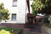 Eingang und Garagenzufahrt - Einfamilienhaus mit 150,00 m² in Frohburg zum Kaufen