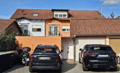 Stellplätze und Garage - 