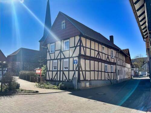 Außenansicht - 5 Zimmer Einfamilienhaus zum Kaufen in Wehretal