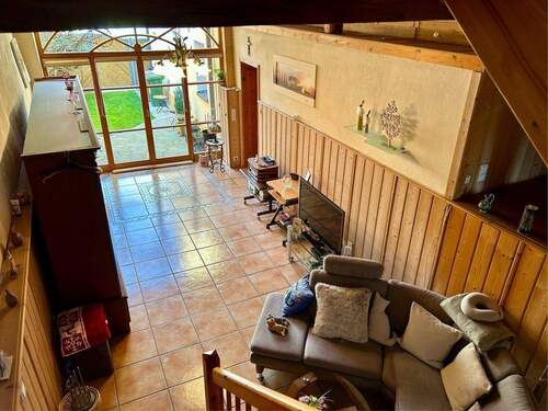 Wohnbereich mit Zugang zum Innenhof - 6 Zimmer Einfamilienhaus in Höchstadt