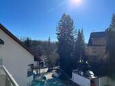 Ausblick Balkon - Attraktive 2-Zi.-Wohnung mit Balkon und Gragen-Stellplatz in ruhiger Wohnlage in Leonberg-Höfingen