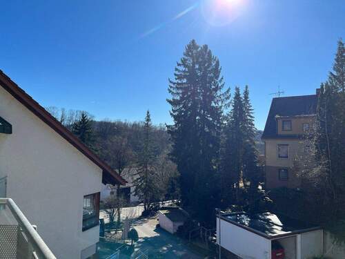 Ausblick Balkon - Attraktive 2-Zi.-Wohnung mit Balkon und Gragen-Stellplatz in ruhiger Wohnlage in Leonberg-Höfingen