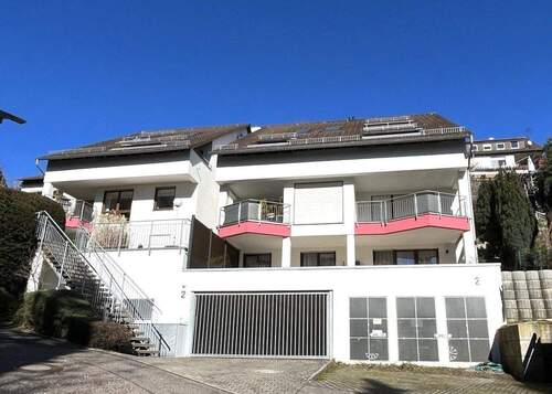 Hausansicht - 2 Zimmer Etagenwohnung zum Kaufen in Leonberg