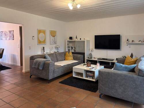 Wohnzimmer EG - Mehrfamilienhaus, Wohnhaus mit 180,00 m&sup2; in Windeck zum Kaufen