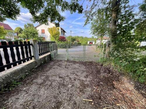 Eigene Zufahrt zum möglicher Bauplatz - 